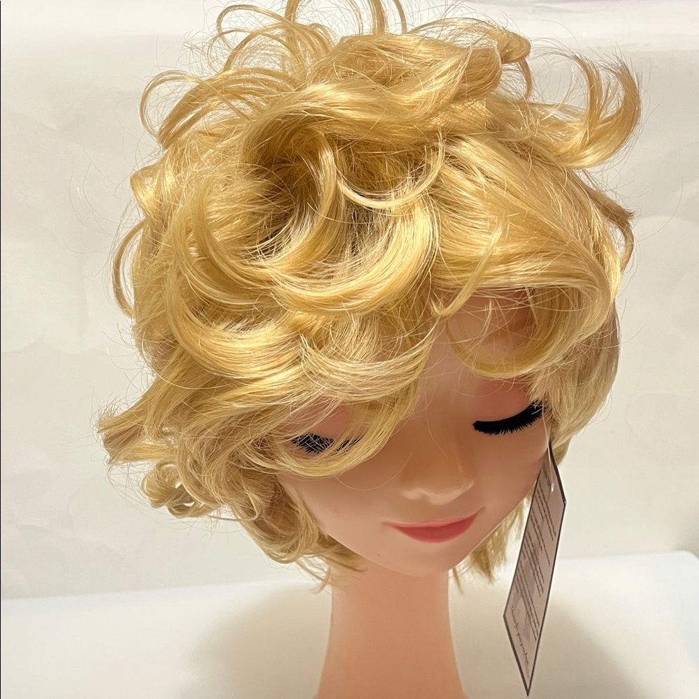 NWT Smile Blonde Curly Wig for Women